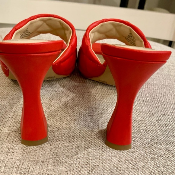 NWOB Vince Camuto Red Reselm Quilted Heels - Picture 4 of 7